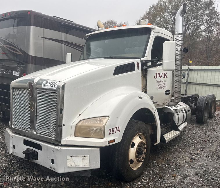 image for item YA0150 2017 Kenworth T880 semi truck