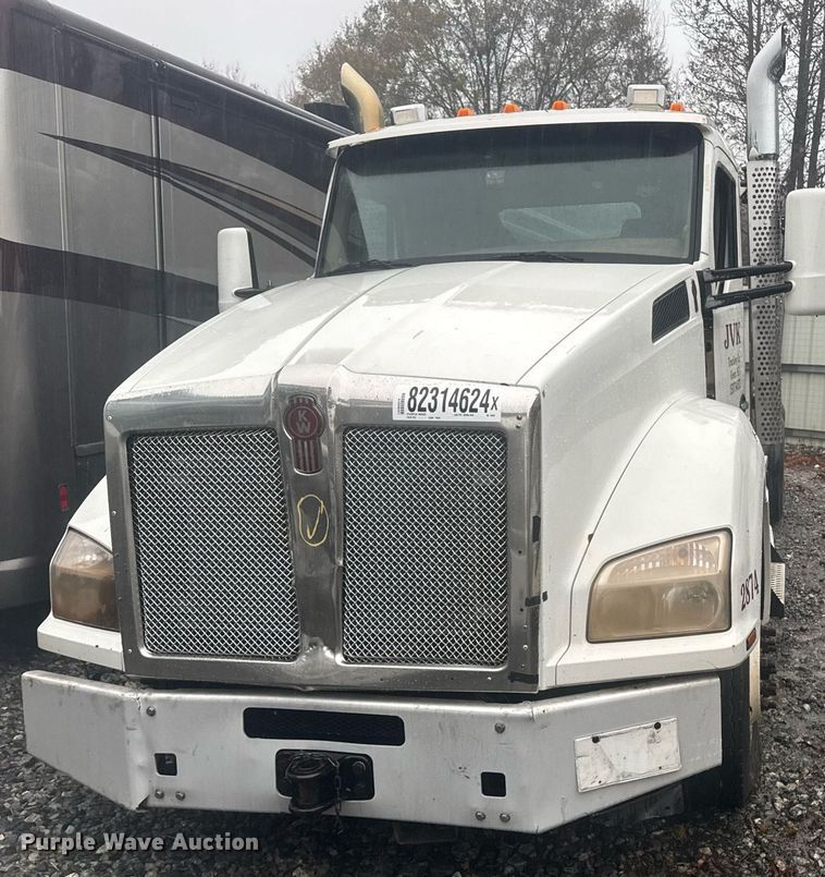 image for item YA0150 2017 Kenworth T880 semi truck