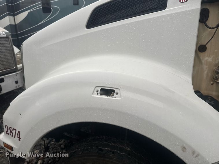 image for item YA0150 2017 Kenworth T880 semi truck