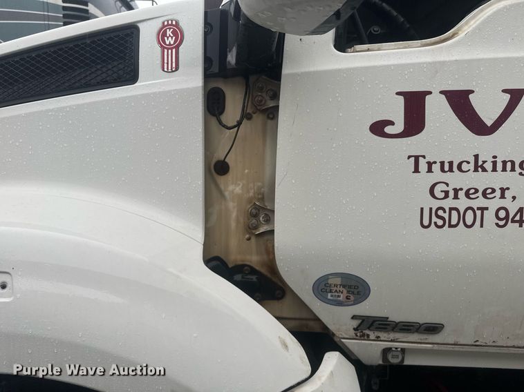 image for item YA0150 2017 Kenworth T880 semi truck