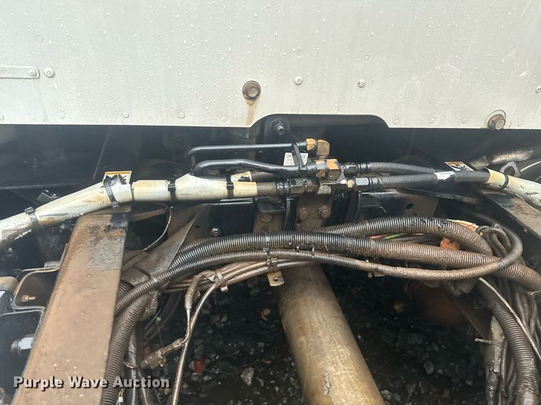 image for item YA0150 2017 Kenworth T880 semi truck