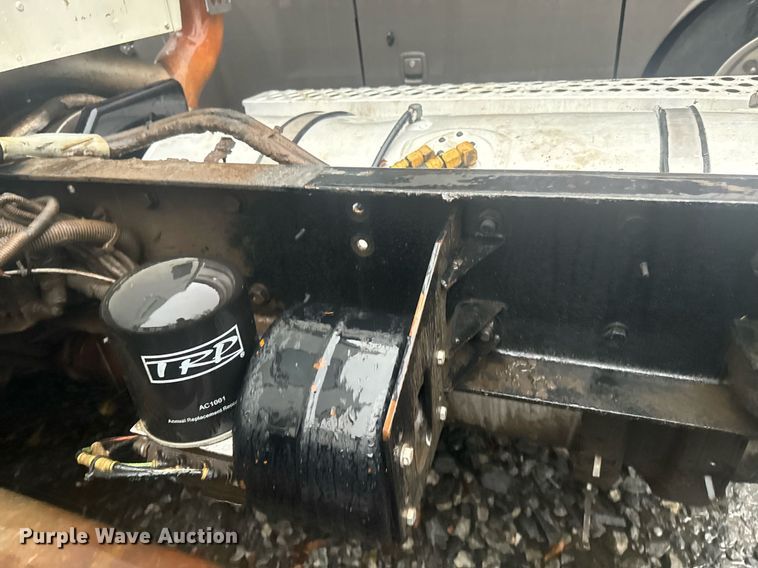 image for item YA0150 2017 Kenworth T880 semi truck