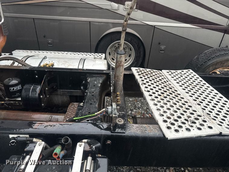 image for item YA0150 2017 Kenworth T880 semi truck