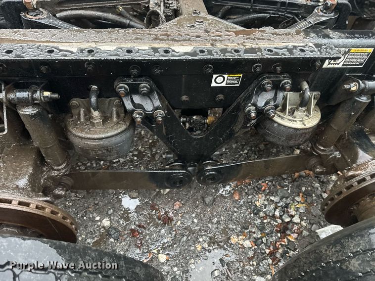 image for item YA0150 2017 Kenworth T880 semi truck