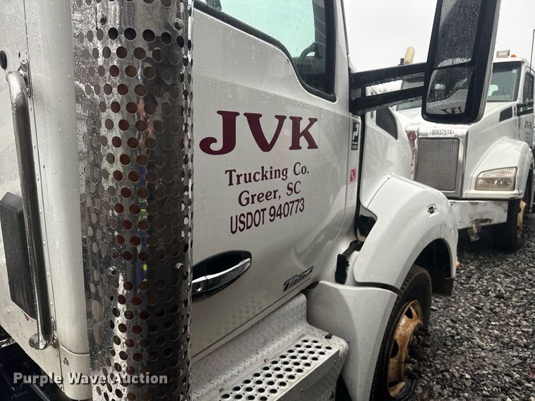 image for item YA0150 2017 Kenworth T880 semi truck