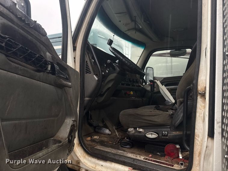 image for item YA0150 2017 Kenworth T880 semi truck