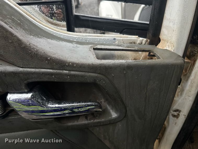 image for item YA0150 2017 Kenworth T880 semi truck