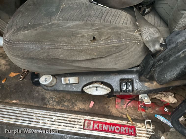 image for item YA0150 2017 Kenworth T880 semi truck