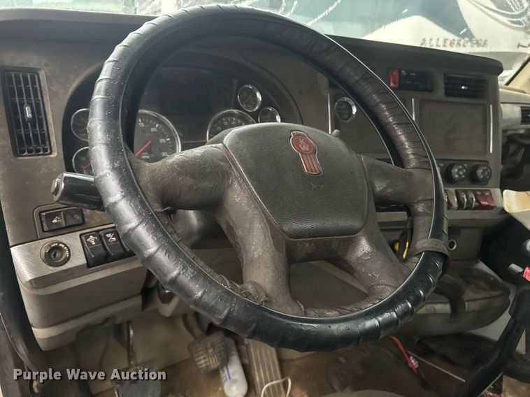 image for item YA0150 2017 Kenworth T880 semi truck