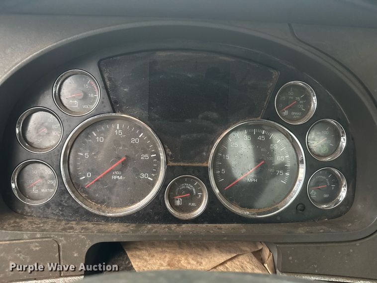 image for item YA0150 2017 Kenworth T880 semi truck