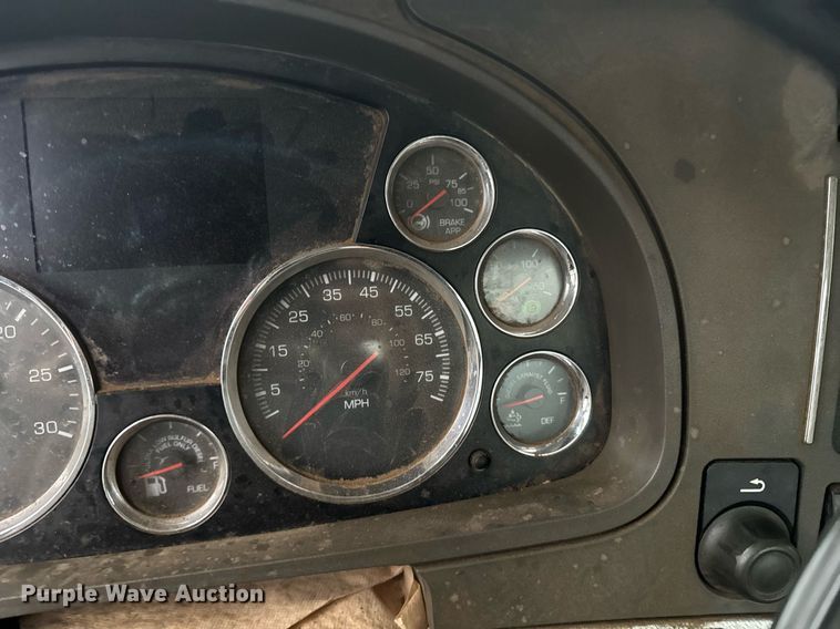 image for item YA0150 2017 Kenworth T880 semi truck