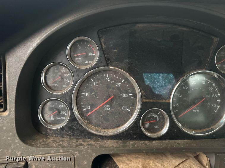 image for item YA0150 2017 Kenworth T880 semi truck