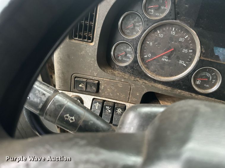 image for item YA0150 2017 Kenworth T880 semi truck