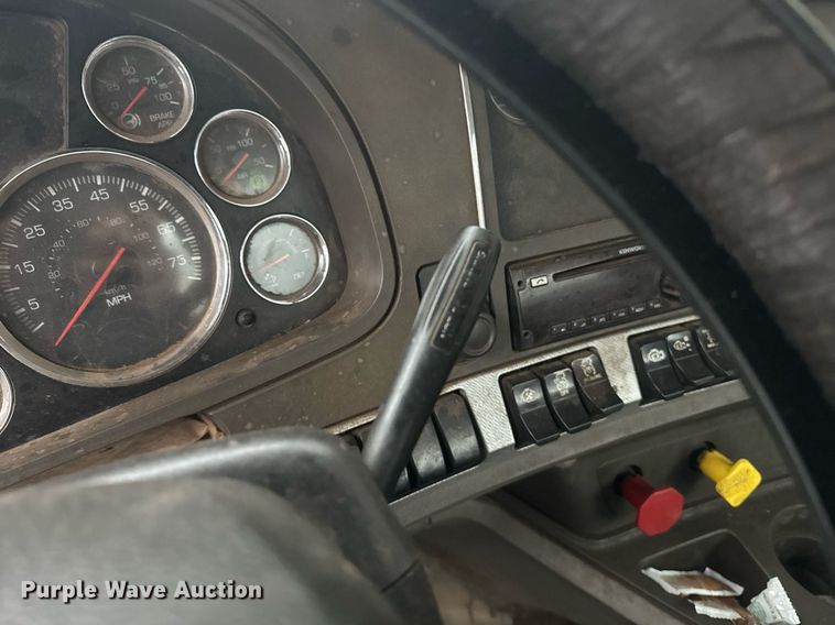 image for item YA0150 2017 Kenworth T880 semi truck