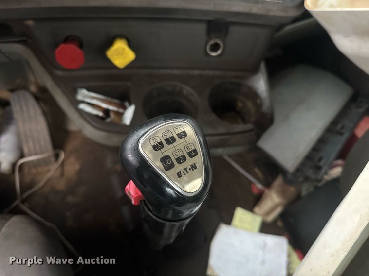 image for item YA0150 2017 Kenworth T880 semi truck