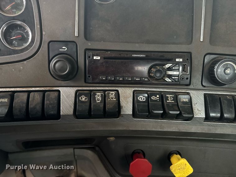 image for item YA0150 2017 Kenworth T880 semi truck