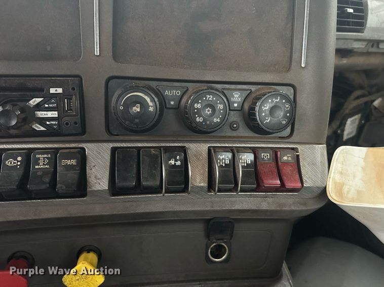 image for item YA0150 2017 Kenworth T880 semi truck