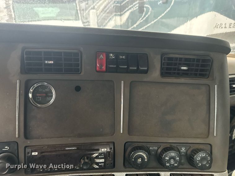 image for item YA0150 2017 Kenworth T880 semi truck