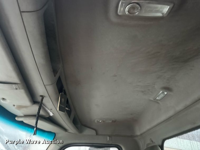 image for item YA0150 2017 Kenworth T880 semi truck