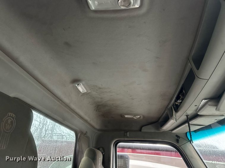 image for item YA0150 2017 Kenworth T880 semi truck