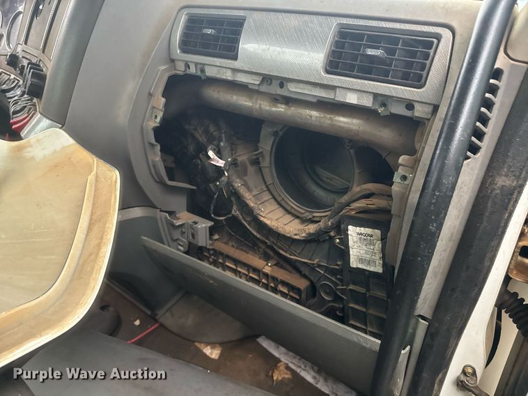 image for item YA0150 2017 Kenworth T880 semi truck