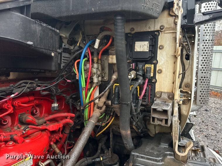 image for item YA0150 2017 Kenworth T880 semi truck