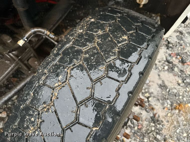 image for item YA0150 2017 Kenworth T880 semi truck