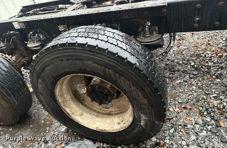 image for item YA0150 2017 Kenworth T880 semi truck