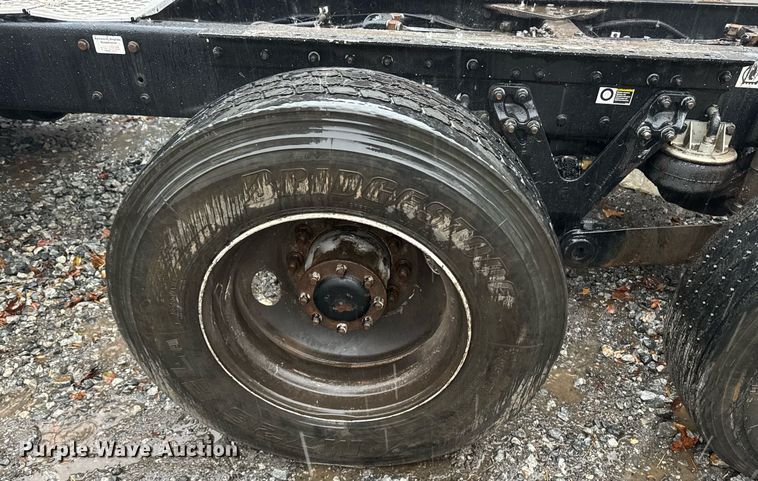 image for item YA0150 2017 Kenworth T880 semi truck