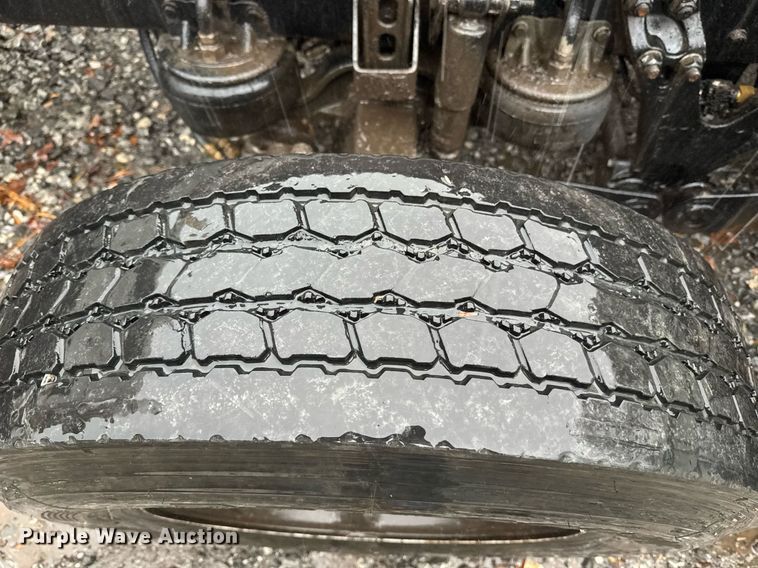 image for item YA0150 2017 Kenworth T880 semi truck