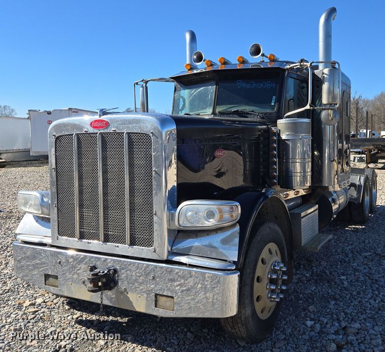 image for item YA0268 2017 Peterbilt 389 semi truck
