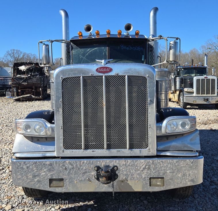 image for item YA0268 2017 Peterbilt 389 semi truck