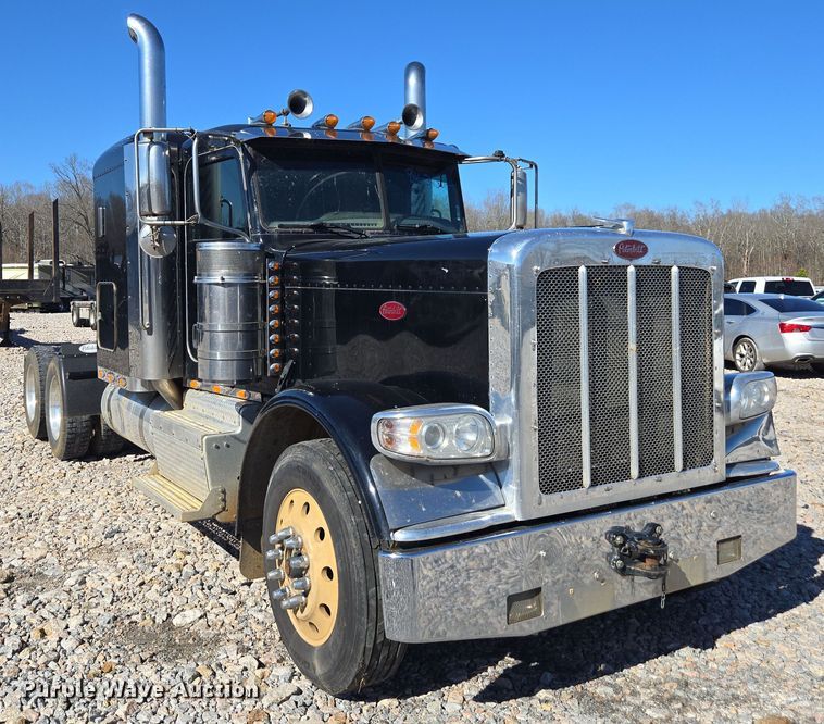 image for item YA0268 2017 Peterbilt 389 semi truck