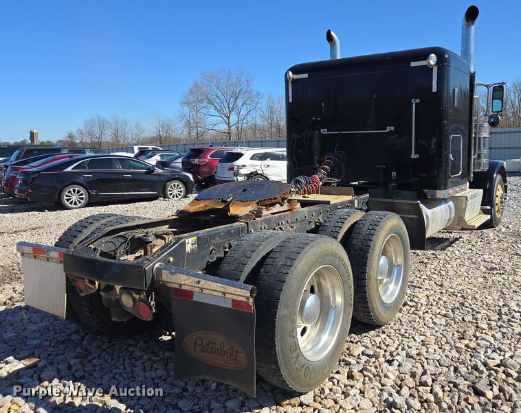 image for item YA0268 2017 Peterbilt 389 semi truck