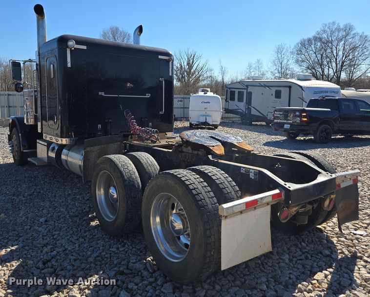 image for item YA0268 2017 Peterbilt 389 semi truck
