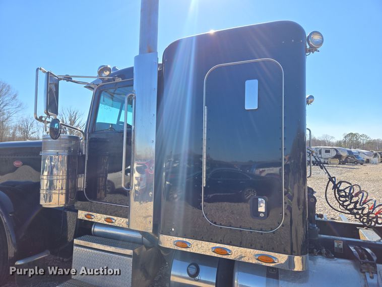image for item YA0268 2017 Peterbilt 389 semi truck