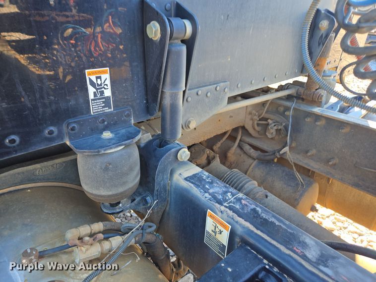 image for item YA0268 2017 Peterbilt 389 semi truck