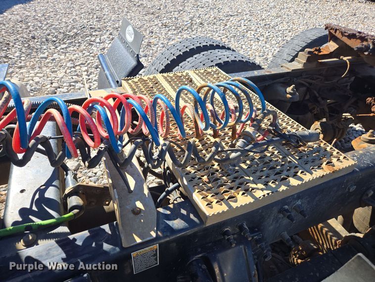 image for item YA0268 2017 Peterbilt 389 semi truck