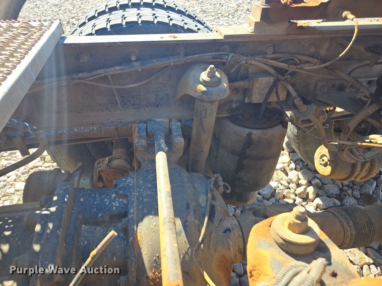 image for item YA0268 2017 Peterbilt 389 semi truck