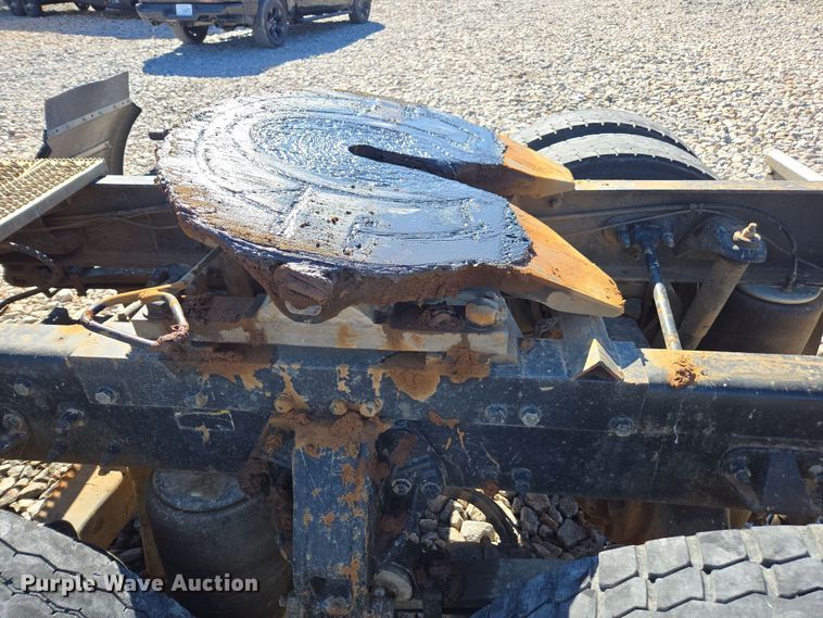 image for item YA0268 2017 Peterbilt 389 semi truck