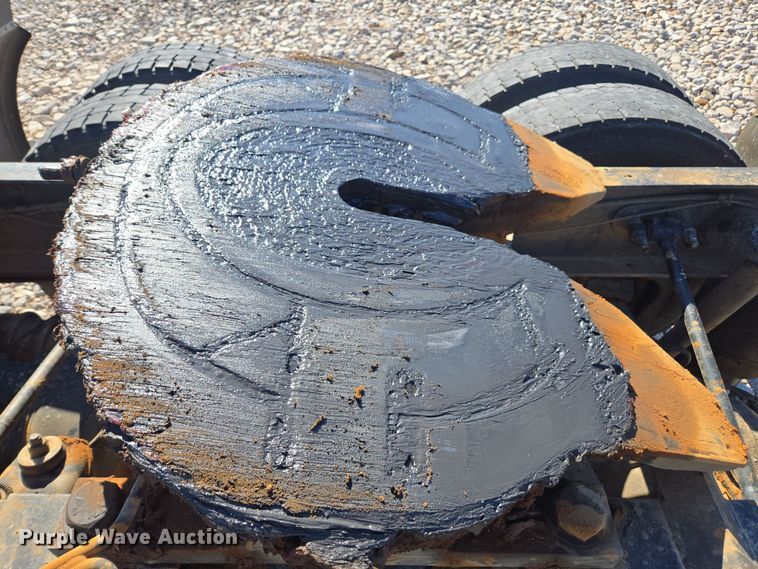 image for item YA0268 2017 Peterbilt 389 semi truck