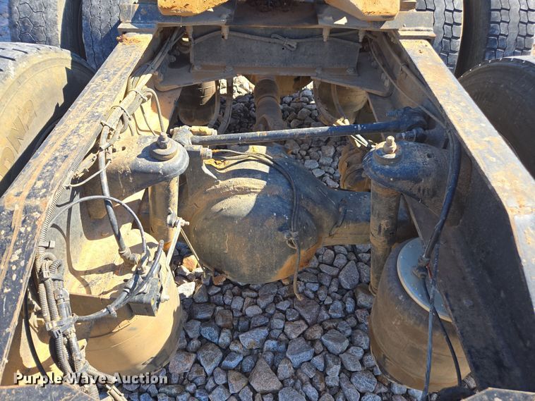 image for item YA0268 2017 Peterbilt 389 semi truck