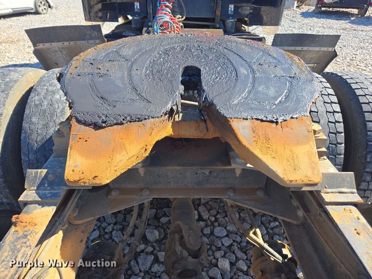 image for item YA0268 2017 Peterbilt 389 semi truck