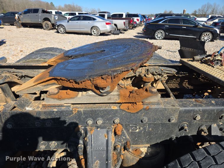 image for item YA0268 2017 Peterbilt 389 semi truck