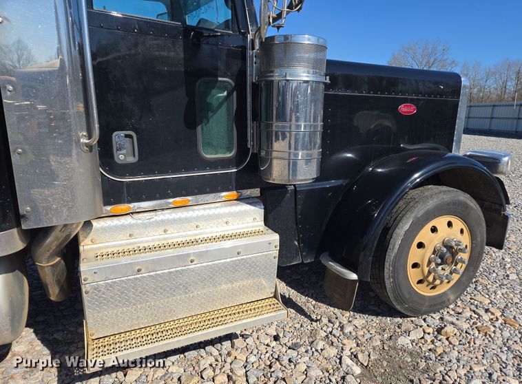 image for item YA0268 2017 Peterbilt 389 semi truck