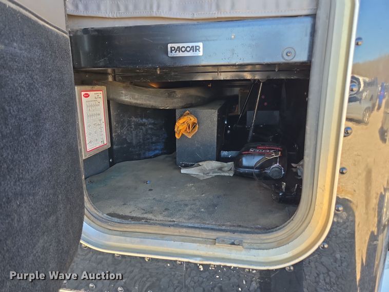 image for item YA0268 2017 Peterbilt 389 semi truck