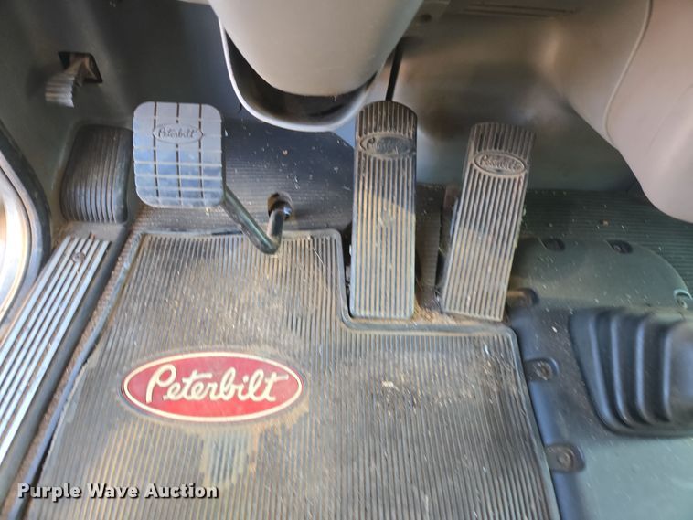 image for item YA0268 2017 Peterbilt 389 semi truck