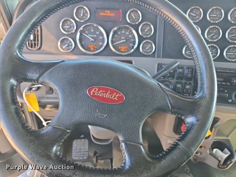 image for item YA0268 2017 Peterbilt 389 semi truck