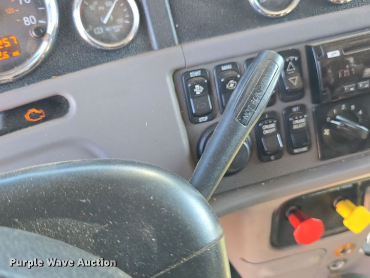 image for item YA0268 2017 Peterbilt 389 semi truck