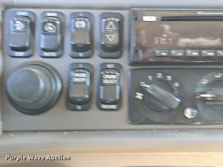 image for item YA0268 2017 Peterbilt 389 semi truck